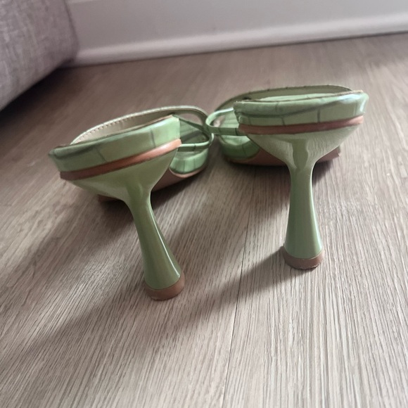 Green Croc-Embossed Women's Sandals Size 7 - Picture 5 of 7